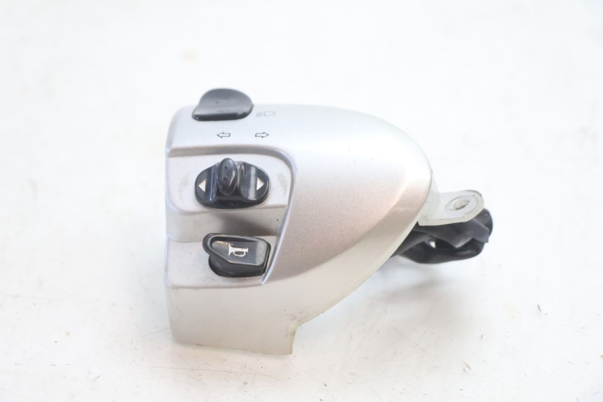 photo de LEWY PRZEŁĄCZNIK FYM SCOOTERONE 125 (2006 - 2008) - Zoom stanu zużycia