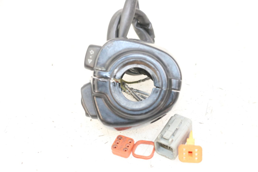 photo de PRZEŁĄCZNIK LEWY HARLEY DAVIDSON SPORTSTER XL CUSTOM 1200 (2003 - 2004) - Szczegół części