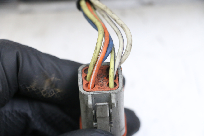 photo de PRZEŁĄCZNIK LEWY HARLEY DAVIDSON SPORTSTER XL CUSTOM 1200 (2003 - 2004) - Szczegóły charakterystyczne