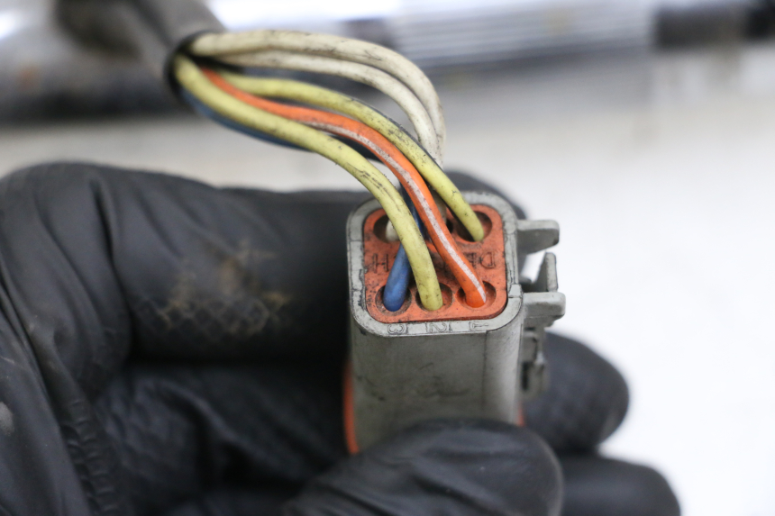 photo de PRZEŁĄCZNIK LEWY HARLEY DAVIDSON SPORTSTER XL CUSTOM 1200 (2003 - 2004) - Widok z bliska