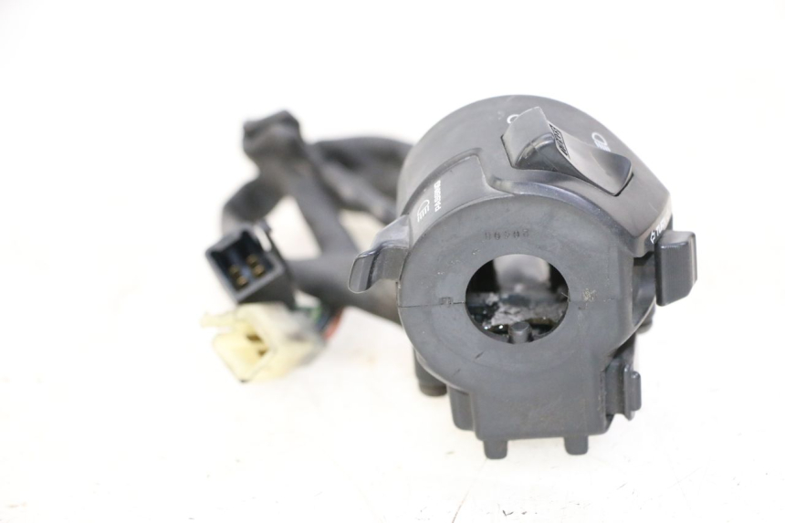 photo de PRZEŁĄCZNIK LEWY HONDA ST PAN EUROPEAN 1300 (2002 - 2013) - Punkty mocowania