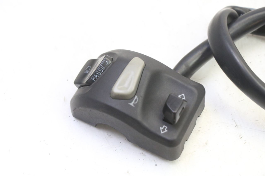 photo de PRZEŁĄCZNIK LEWY PEUGEOT STREETZONE I NAKED 2T 50 (2018 - 2020) - Zoom stanu zużycia