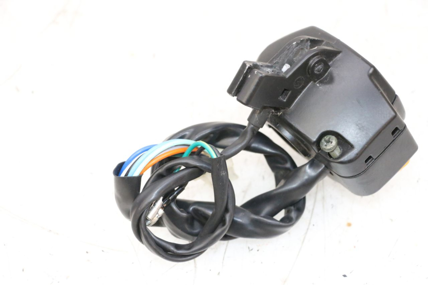 photo de PRZEŁĄCZNIK LEWY NECO TEMPO 4T 50 (2022 - 2026) - Zoom stanu zużycia