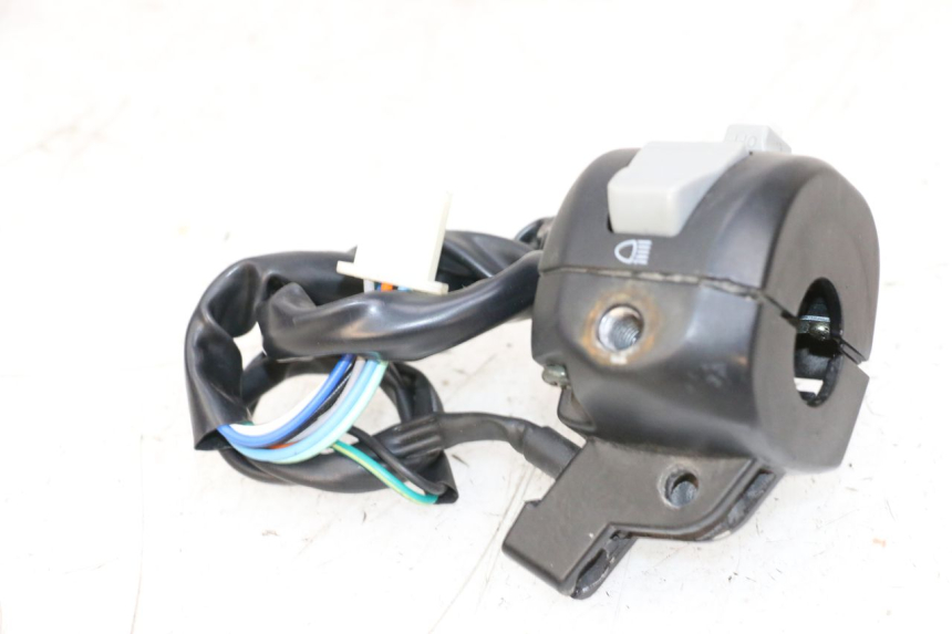 photo de PRZEŁĄCZNIK LEWY NECO TEMPO 4T 50 (2022 - 2026) - Zbliżenie techniczne