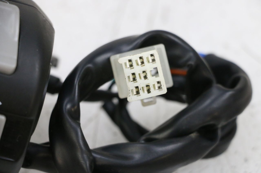 photo de PRZEŁĄCZNIK LEWY NECO TEMPO 4T 50 (2022 - 2026) - Stan powierzchni