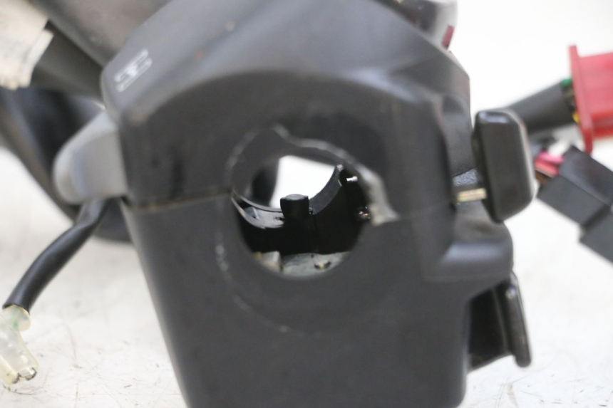 photo de PRZEŁĄCZNIK LEWY YAMAHA TRICITY 300 (2020 - 2024) - Szczegół części