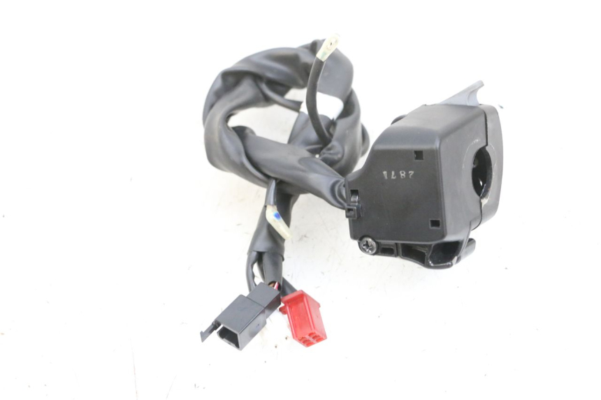 photo de PRZEŁĄCZNIK LEWY YAMAHA TRICITY 300 (2020 - 2024) - Zoom stanu zużycia