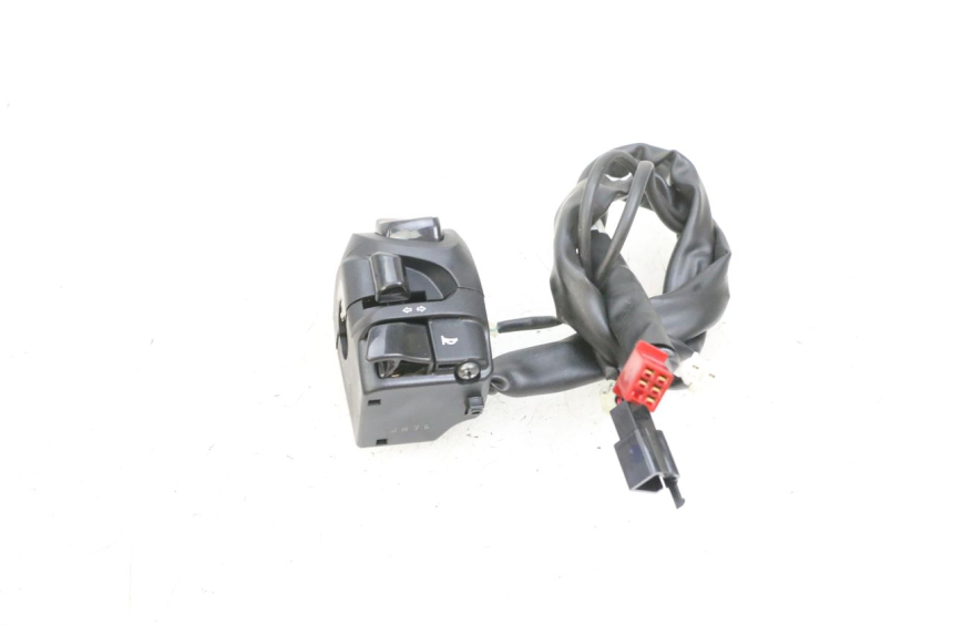 photo de PRZEŁĄCZNIK LEWY YAMAHA TRICITY 300 (2020 - 2024) - Zbliżenie techniczne