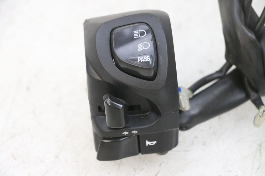 photo de PRZEŁĄCZNIK LEWY YAMAHA TRICITY 300 (2020 - 2024) - Część sprawdzona