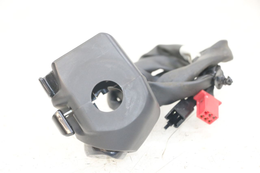 photo de PRZEŁĄCZNIK LEWY YAMAHA XMAX X-MAX ABS 125 (2017 - 2020) - Szczegół części