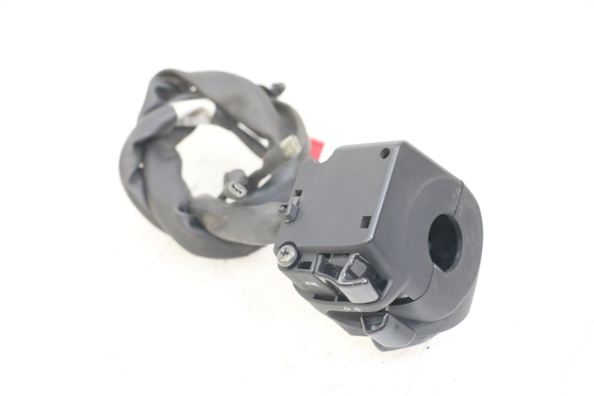 photo de PRZEŁĄCZNIK LEWY YAMAHA XMAX X-MAX ABS 125 (2017 - 2020) - Zoom stanu zużycia