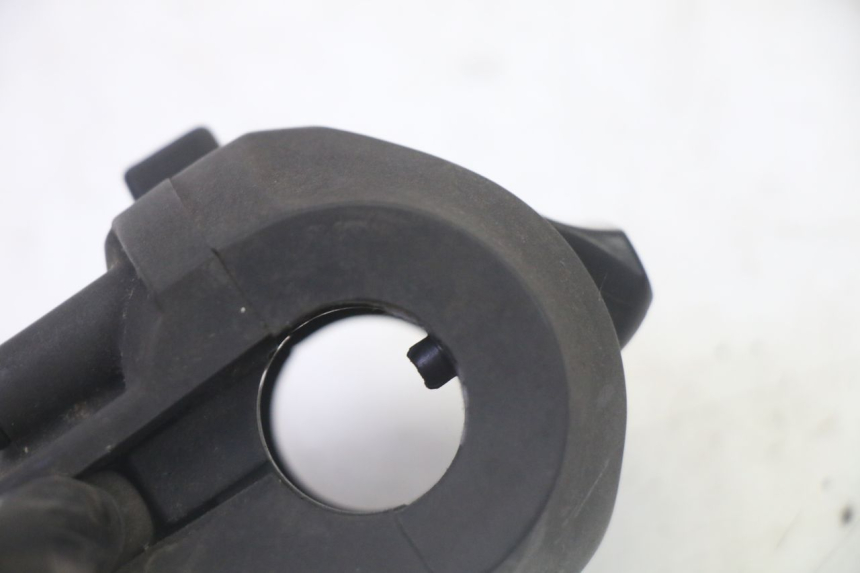 photo de PRZEŁĄCZNIK LEWY YAMAHA X-MAX XMAX 125 (2010 - 2013) - Zbliżenie techniczne