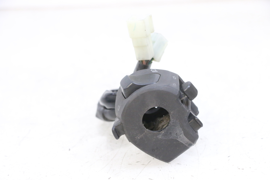 photo de PRZEŁĄCZNIK LEWY YAMAHA X-MAX XMAX 125 (2010 - 2013) - Szczegół części