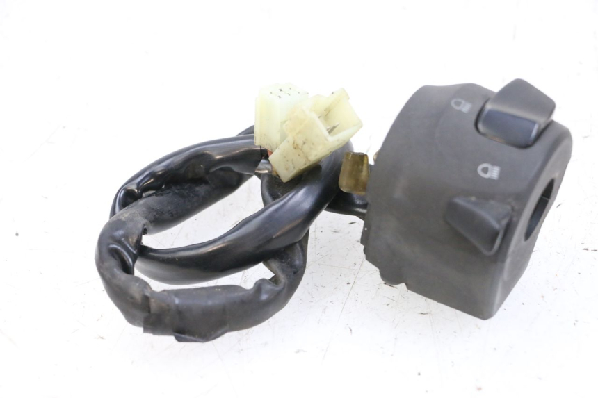 photo de PRZEŁĄCZNIK LEWY YAMAHA X-MAX XMAX 125 (2010 - 2013) - Zbliżenie techniczne