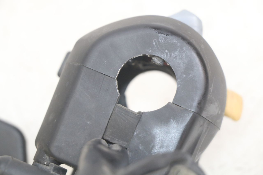 photo de PRZEŁĄCZNIK LEWY YAMAHA YP MAJESTY 400 (2004 - 2008) - Szczegół części