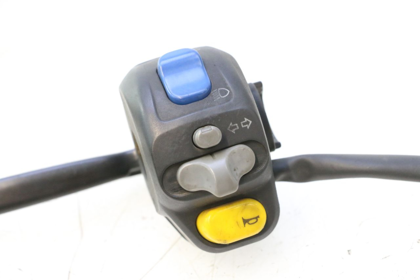 photo de PRZEŁĄCZNIK LEWY YAMAHA YP MAJESTY 125 (1998 - 2001) - Szczegół części