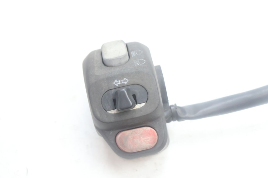 photo de PRZEŁĄCZNIK LEWY YAMAHA YP MAJESTY 125 (2002 - 2006) - Szczegół części