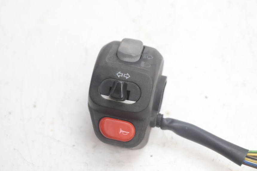 photo de PRZEŁĄCZNIK LEWY YAMAHA YP MAJESTY 125 (2002 - 2006) - Szczegół części