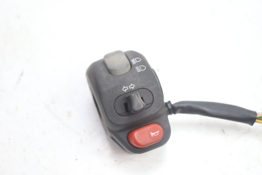 photo de PRZEŁĄCZNIK LEWY YAMAHA YP MAJESTY 125 (2002 - 2006) - Szczegół części