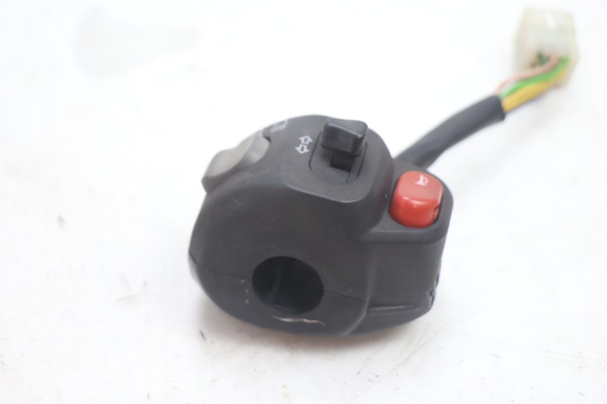 photo de PRZEŁĄCZNIK LEWY YAMAHA YP MAJESTY 125 (2002 - 2006) - Zoom stanu zużycia