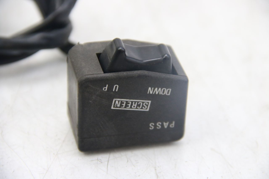 photo de PRZEŁĄCZNIK KIERUNKOWSKAZÓW SUZUKI GSX-F GSX  F 1100 (1988 - 1994) - Szczegół części