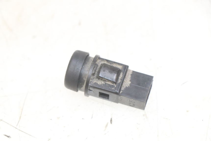 photo de PRZEŁĄCZNIK KLAKSONU PIAGGIO FLY 2T 50 (2004 - 2017) - Zoom stanu zużycia