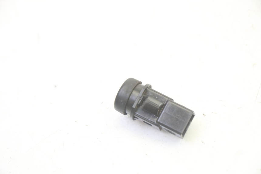 photo de PRZEŁĄCZNIK KLAKSONU PIAGGIO FLY 2T 50 (2004 - 2017) - Zoom stanu zużycia