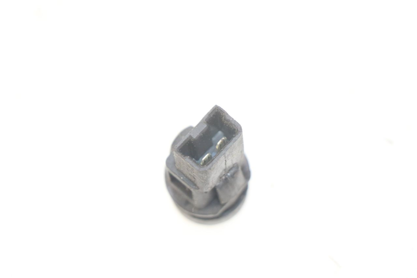 photo de PRZEŁĄCZNIK KLAKSONU PIAGGIO FLY 4T 50 (2013 - 2017) - Zoom stanu zużycia