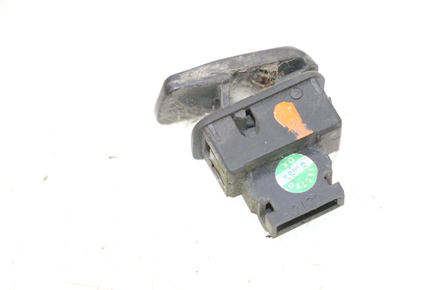 photo de PRZEŁĄCZNIK KLAKSONU PIAGGIO MP3 RL 250 (2006 - 2010) - Zoom stanu zużycia