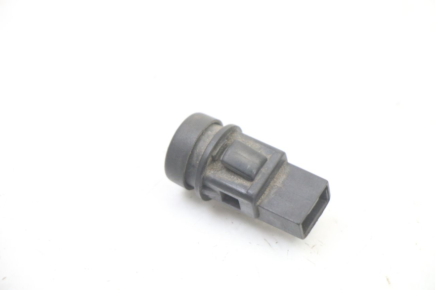 photo de PRZEŁĄCZNIK KLAKSONU PIAGGIO VESPA GRANTURISMO 125 (2003 - 2007) - Zoom stanu zużycia