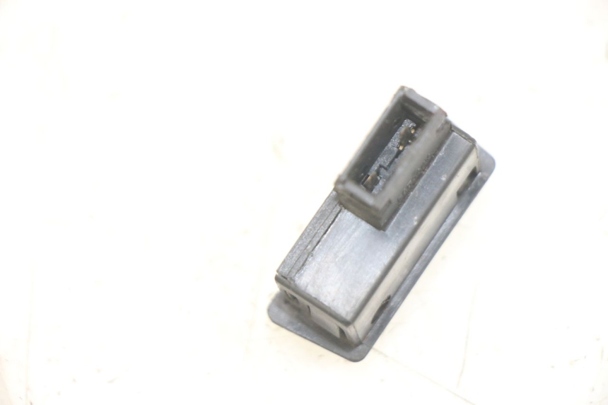 photo de PRZEŁĄCZNIK KLAKSONU PEUGEOT TWEET 4T 50 (2014 - 2019) - Szczegół części