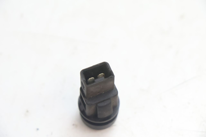 photo de PRZEŁĄCZNIK KLAKSONU PIAGGIO TYPHOON 50 (2000 - 2009) - Inny kąt widzenia
