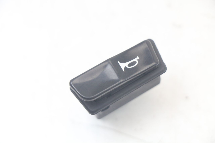 photo de PRZEŁĄCZNIK KLAKSONU YAMAHA XMAX X-MAX 125 (2006 - 2009) - Szczegół części