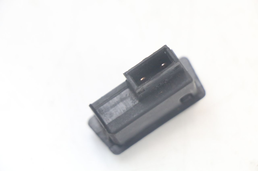 photo de PRZEŁĄCZNIK KLAKSONU YAMAHA XMAX X-MAX 125 (2006 - 2009) - Inny kąt widzenia