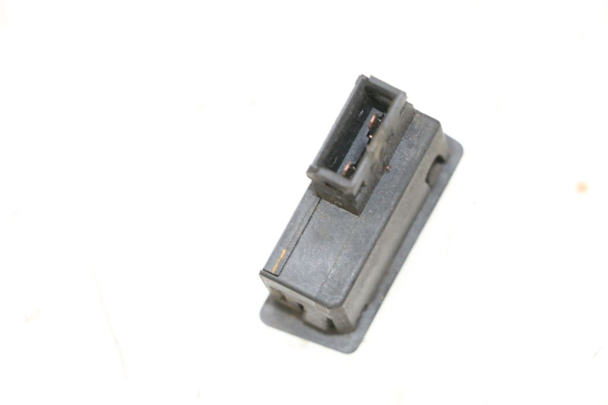 photo de PRZEŁĄCZNIK KLAKSONU YAMAHA XMAX X-MAX 125 (2006 - 2009) - Zoom stanu zużycia