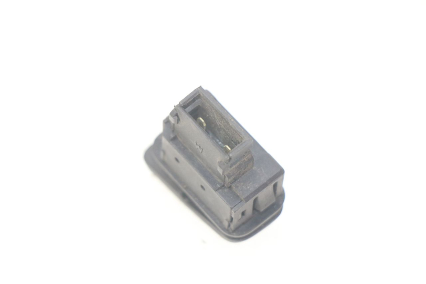 photo de PRZEŁĄCZNIK KLAKSONU PIAGGIO X7 125 (2007 - 2013) - Szczegół części