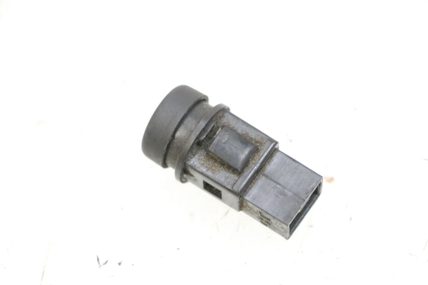 photo de PRZEŁĄCZNIK KLAKSONU PIAGGIO ZIP 2T 50 (2009 - 2019) - Zoom stanu zużycia