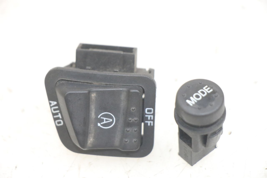 photo de PRZEŁĄCZNIK KIERUNKOWSKAZÓW PIAGGIO MEDLEY 125 (2016 - 2023) - Widok główny