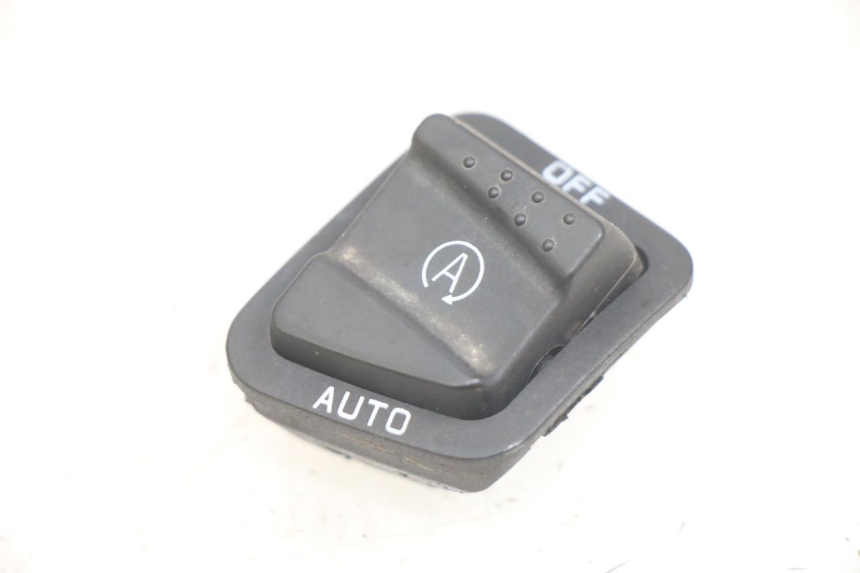 photo de PRZEŁĄCZNIK KIERUNKOWSKAZÓW PIAGGIO MEDLEY 125 (2016 - 2023) - Szczegół części