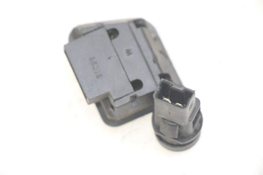 photo de PRZEŁĄCZNIK KIERUNKOWSKAZÓW PIAGGIO MEDLEY 125 (2016 - 2023) - Zbliżenie techniczne