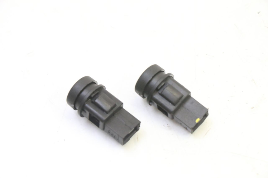 photo de PRZEŁĄCZNIK KIERUNKOWSKAZÓW PIAGGIO MP3 HPE 310 (2024 - 2025) - Zoom stanu zużycia