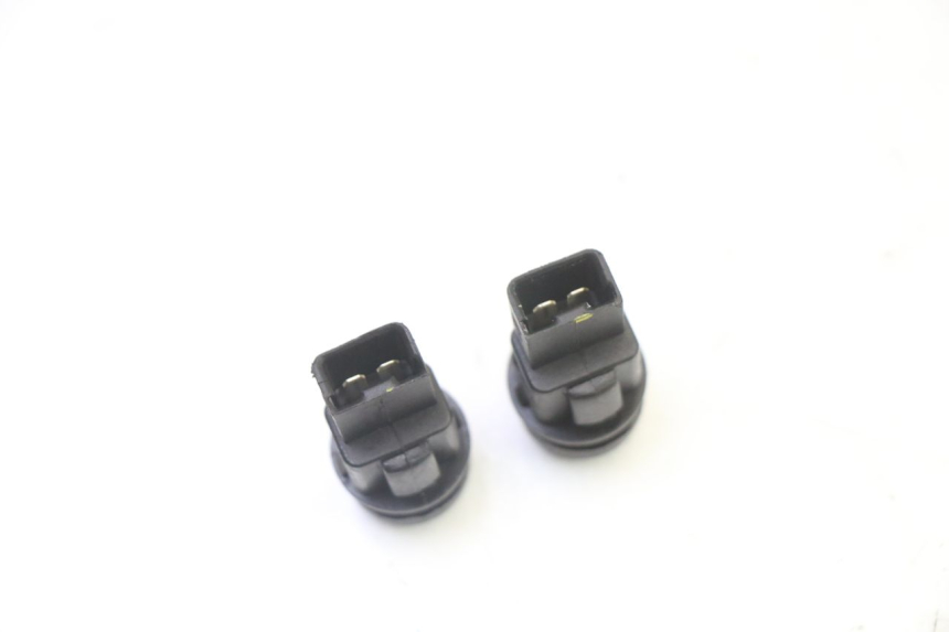 photo de PRZEŁĄCZNIK KIERUNKOWSKAZÓW PIAGGIO MP3 HPE 310 (2024 - 2025) - Inny kąt widzenia