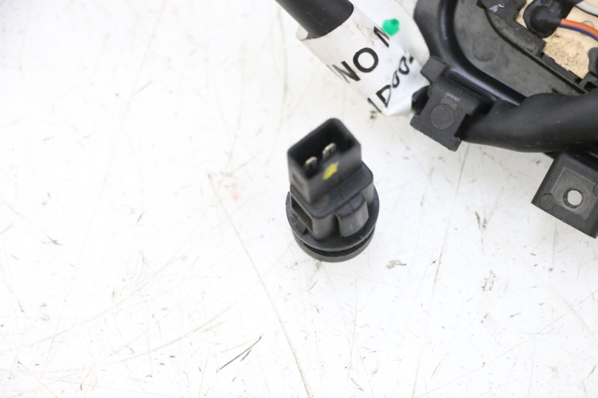 photo de PRZEŁĄCZNIK KIERUNKOWSKAZÓW PIAGGIO MP3 HPE 300 (2019 - 2026) - Inny kąt widzenia