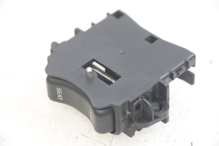 photo de PRZEŁĄCZNIK KIERUNKOWSKAZÓW HONDA PCX (JF47) 125 (2012 - 2013) - Szczegół części