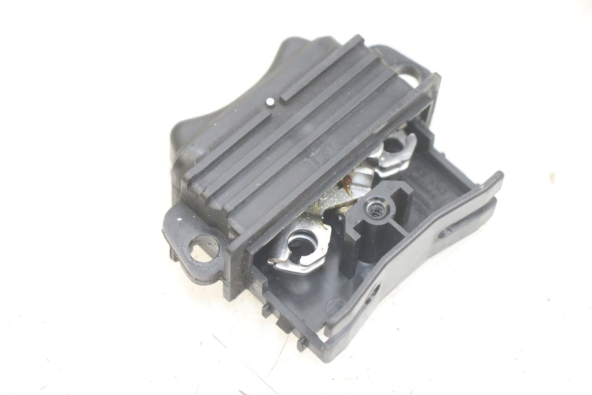 photo de PRZEŁĄCZNIK KIERUNKOWSKAZÓW HONDA PCX (JF47) 125 (2012 - 2013) - Inny kąt widzenia