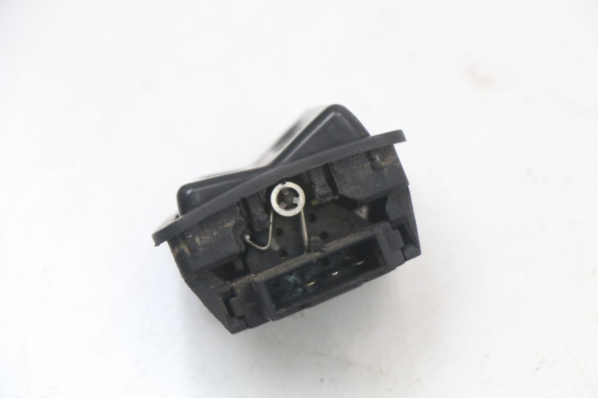 photo de PRZEŁĄCZNIK ŚWIATEŁ DROGOWYCH SYM FIDDLE 3 III 50 (2014 - 2020) - Zoom stanu zużycia