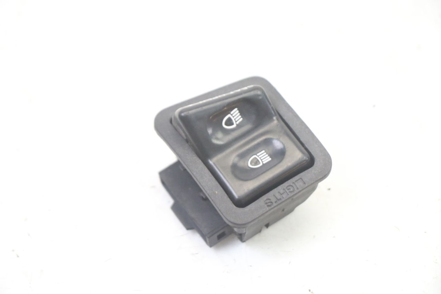 photo de PRZEŁĄCZNIK ŚWIATEŁ DROGOWYCH SYM FIDDLE 125 (2008 - 2010) - Szczegół części