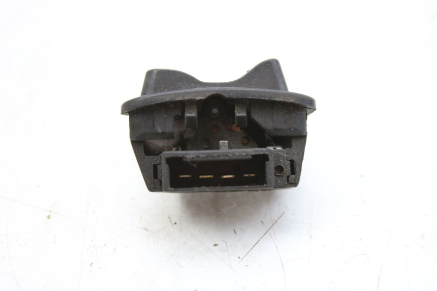 photo de PRZEŁĄCZNIK ŚWIATEŁ DROGOWYCH PIAGGIO FLY 2T 50 (2004 - 2017) - Zbliżenie techniczne