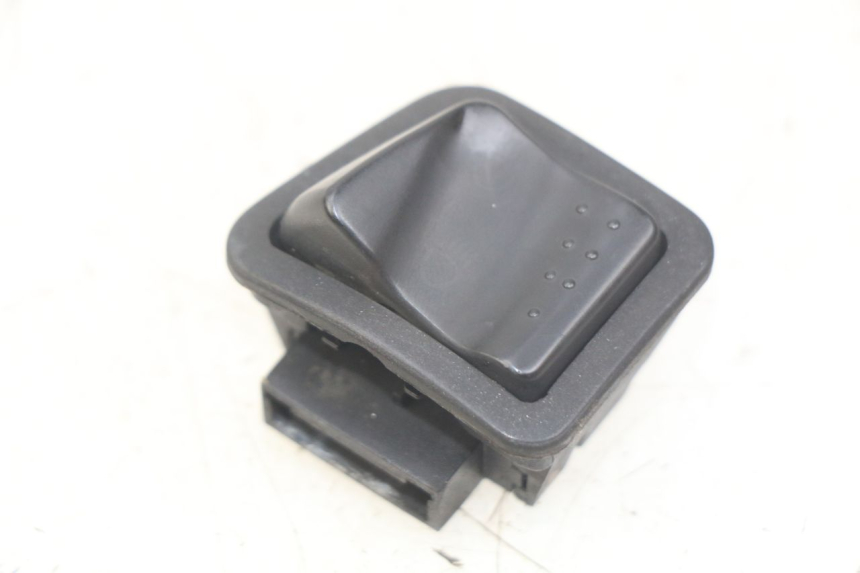 photo de PRZEŁĄCZNIK ŚWIATEŁ DROGOWYCH PIAGGIO FLY 2T 50 (2004 - 2017) - Widok główny