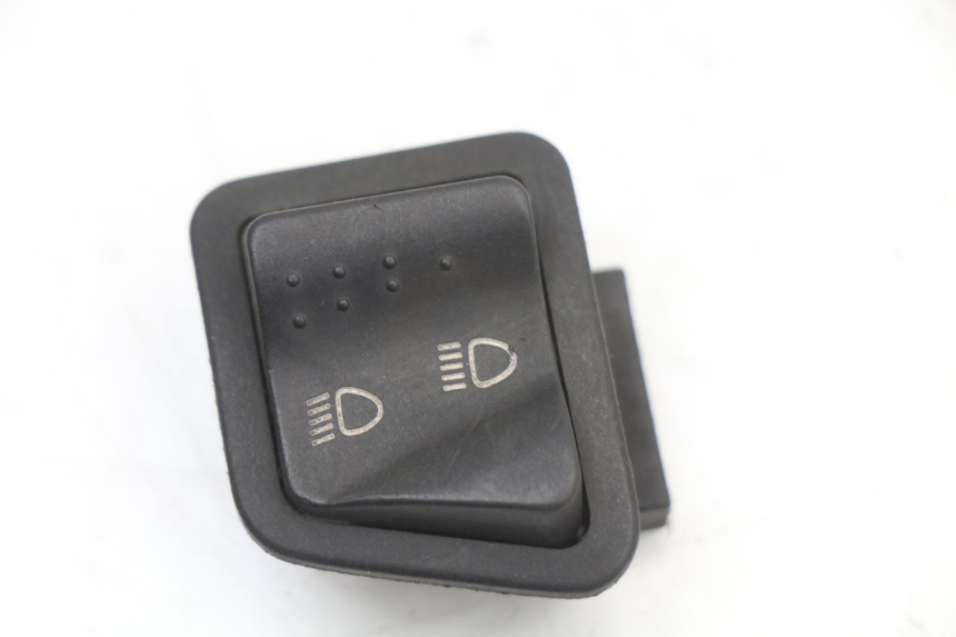 photo de PRZEŁĄCZNIK ŚWIATEŁ DROGOWYCH PIAGGIO FLY 2T 50 (2004 - 2017) - Szczegół części